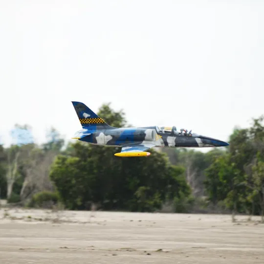 jet-a-turbine-radiocommande-l-39-albatros-arf (1).webp