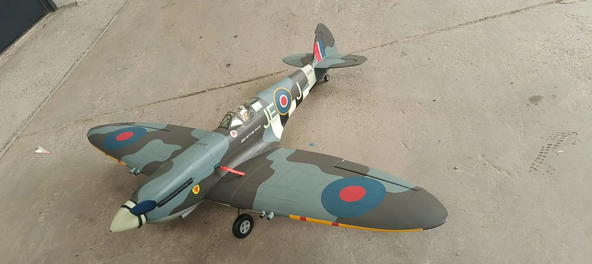 Spitfire Mk IXc 30cc ARF - Hangar 9 - HAN4495 electrique 8s system de son complet 3 vol