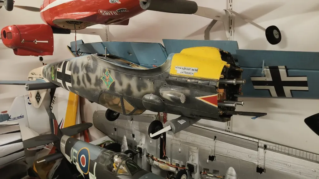 Messerschmitt cellule avec servo 220m manque capot